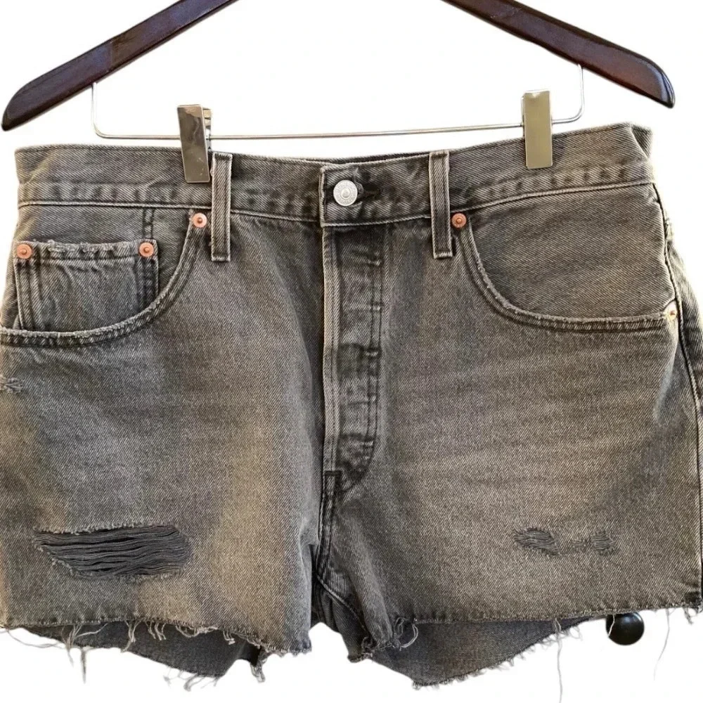 Levi 501 Women's  Distressed Denim Black Shorts‎ Sz 32